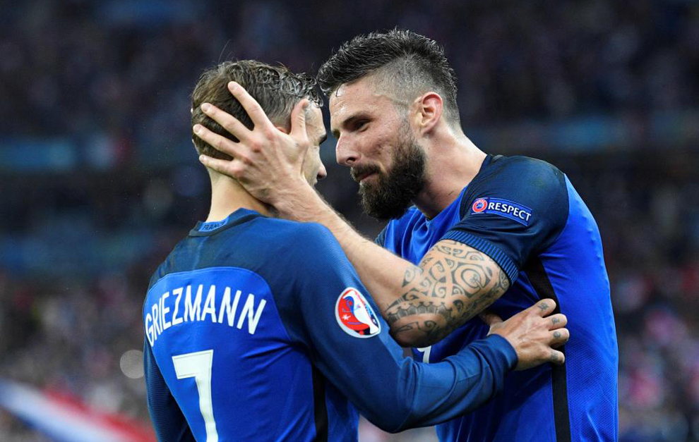 #FCB 🔵🔴 | Giroud entra en escena

¿Te gustaría que el Barça fichara al delantero francés?

🔄 - No
♥️ - Sí

bit.ly/2TRyTuB