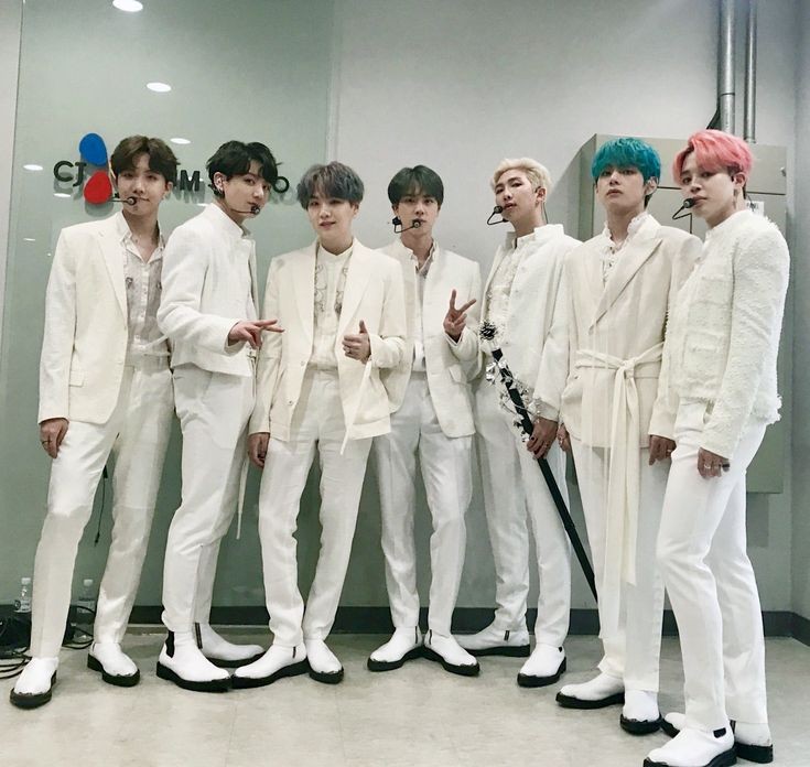 AS USUAL, I'VE BEEN TRYING TO CONVINCE Y'ALL WITH TRILOGY, PARALLELVERSE AND MULTIVERSE! BTS could represent Dionysus who have 6 siblings including himself that makes as 7! They have 7 members, am I right?HOW DO WE CONNECT TXT HERE AS THEIR SON? +×+