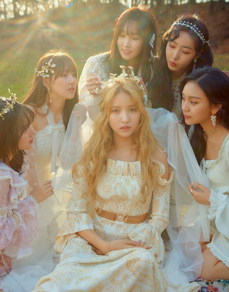 Recently,  @GFRDofficial was now with  @bighit_merch and even line with TXT and BTS in Weverse.Based on the concepts of GFRIEND, they could be the representation of ARIADNE. The MORTAL WIFE of DIONYSUS who have FIVE SIBLINGS including her. GFRIEND have 6 members, isn't? +×+