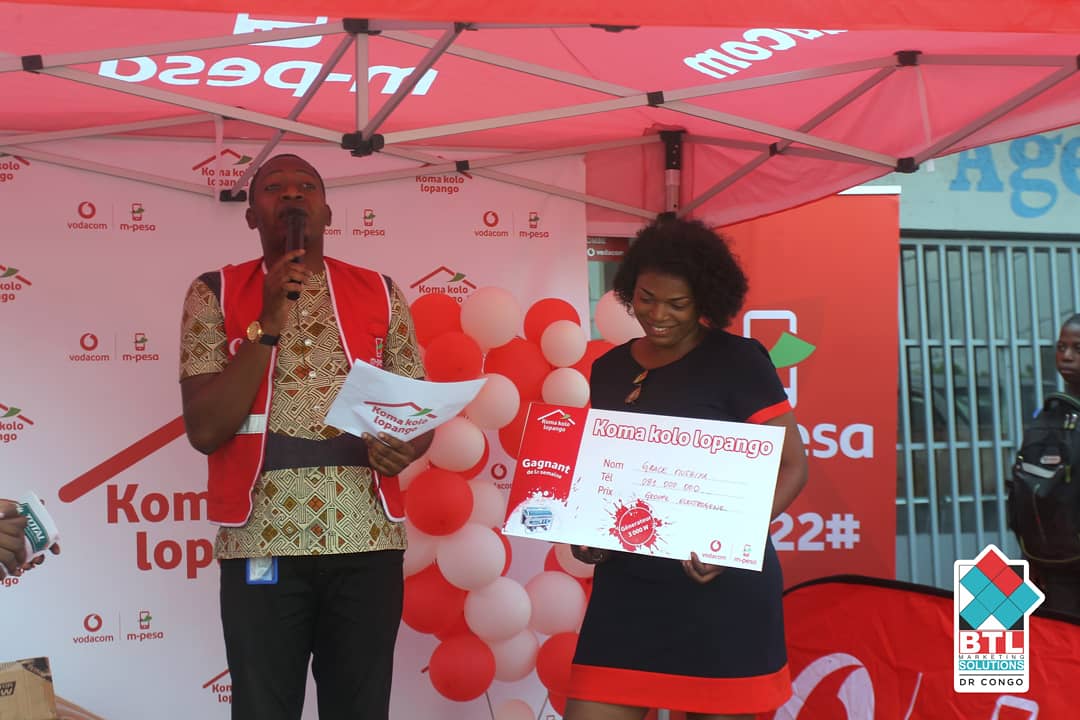 btl_drc's tweet photo. Vodacom Mpesa Koma Kolo Lopango# #6th week @Vodacomcongo Vodashop Delvaux # 🥳 4 winners 💃🏾. Mpesa frappe na frappe 👊🏾👊🏾
#vodacomrdc #vodacomcongo #mpesa #kololopango #btlafrica #btlmsdrc #thebtlway https://t.co/3pS9irrbnf