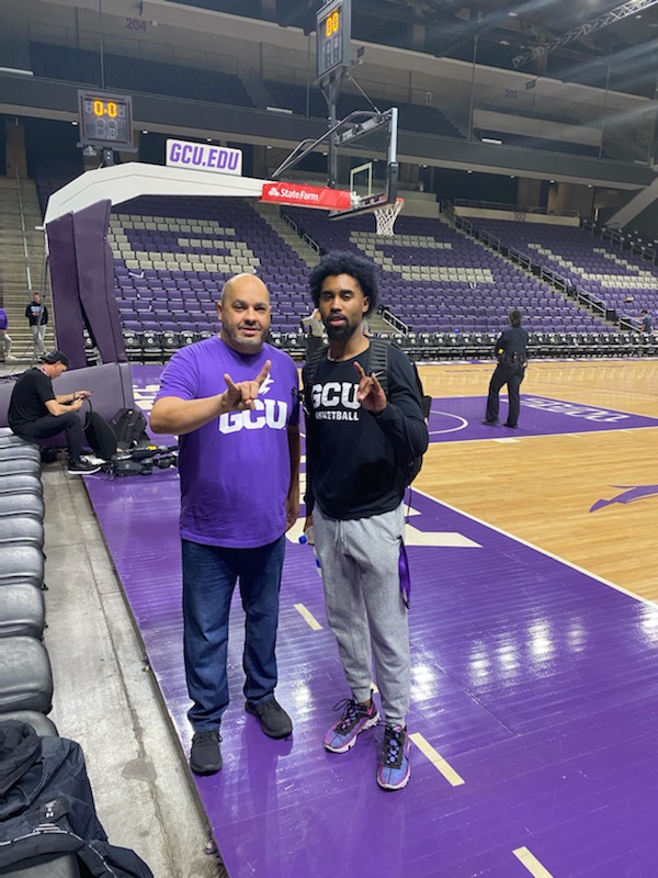 areacodes's tweet photo. Caught up w/ Jovan Blacksher @ytnunahead running the show for Grand Canyon University #LopesUp @blacksher_sr SOLDOUT ARENA #AreaCodesBasketball ๐ https://t.co/35OHxCyPhe