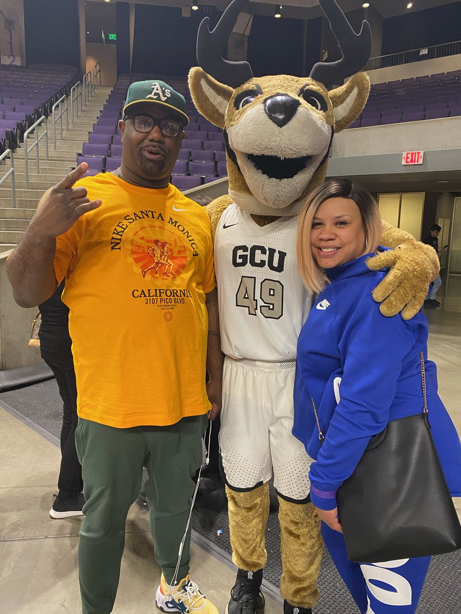 areacodes's tweet photo. Caught up w/ Jovan Blacksher @ytnunahead running the show for Grand Canyon University #LopesUp @blacksher_sr SOLDOUT ARENA #AreaCodesBasketball ๐ https://t.co/35OHxCyPhe