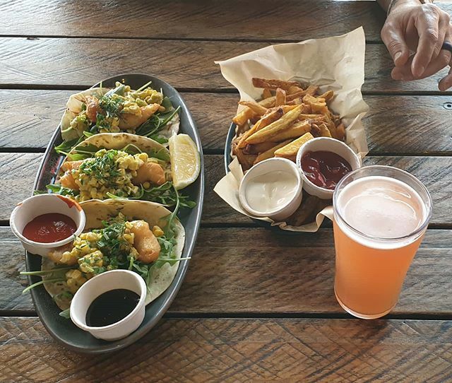 HighOctanePhoto's tweet photo. At The @beerfarm today, this is their #SaveTheHarvest #StrawberrySour accompanied by some fish tacos and chips.. Very refreshing drop with a little mint and lime to accompany the strawberries.. #SWCBB #CraftBeer #LuyerFamily #Beerfarm #Metricup #SouthWesโฆ https://t.co/dTPYukAgd0 https://t.co/P0j2r31Ygk