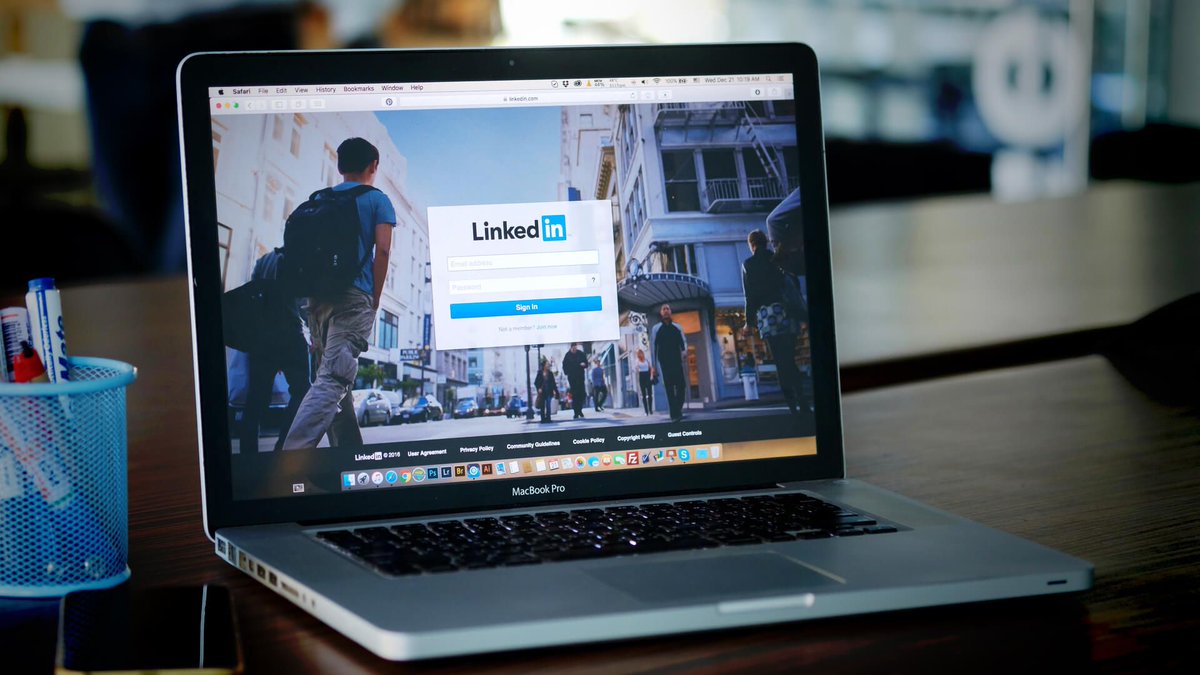 TheFBGgroup's tweet photo. #LinkedIn user rate is set to grow faster than expected through 2023, according to Taylor Peterson: https://t.co/v9PyPdz5Md

Need help? Contact #TheFBGgroup for free #MarketingAdvice today!

#DigitalMarketing #GrowYourBusiness #MarketingStrategy #Social #Media #Marketing #London https://t.co/BKbcU49Wxy