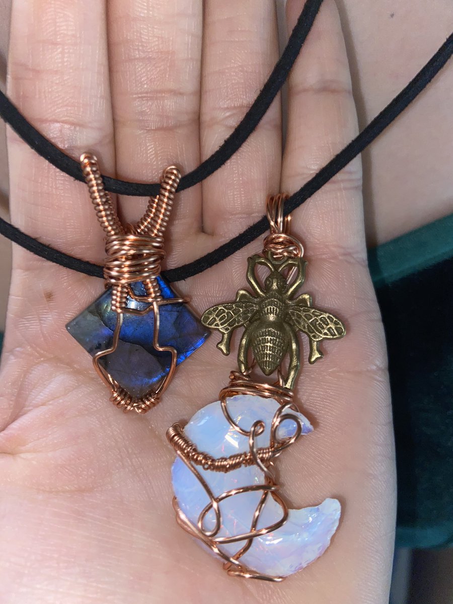 torchingangels's tweet photo. @Charity47891303 Hi,

My name is Janely 💓I make jewelry with lots of love! Wire Wrapping is my go to, soon to release a Resin NUG Line of pieces ✨
.
.

IG: @brujita.art &amp; @hexcircles  
#nugart #jewelry #queerartist https://t.co/5dXBrqJtcG
