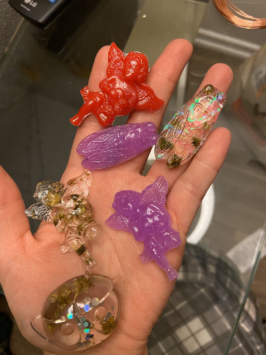 torchingangels's tweet photo. @Charity47891303 Hi,

My name is Janely 💓I make jewelry with lots of love! Wire Wrapping is my go to, soon to release a Resin NUG Line of pieces ✨
.
.

IG: @brujita.art &amp; @hexcircles  
#nugart #jewelry #queerartist https://t.co/5dXBrqJtcG