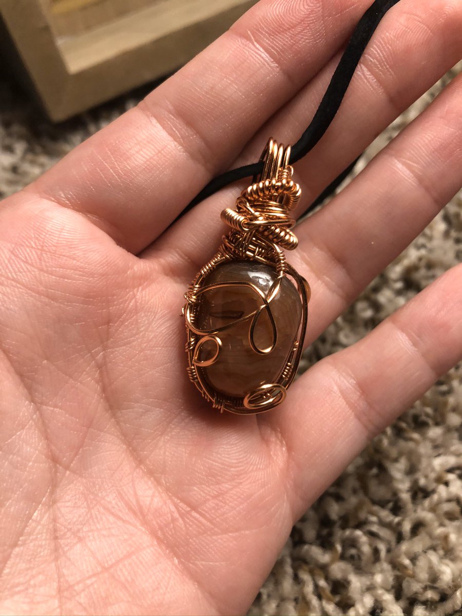 torchingangels's tweet photo. @Charity47891303 Hi,

My name is Janely 💓I make jewelry with lots of love! Wire Wrapping is my go to, soon to release a Resin NUG Line of pieces ✨
.
.

IG: @brujita.art &amp; @hexcircles  
#nugart #jewelry #queerartist https://t.co/5dXBrqJtcG