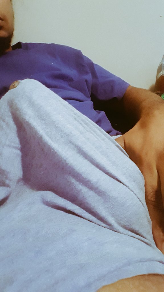 theMasterx27's tweet photo. Hmu 😊😊#horny dm https://t.co/662ZZTJcT0