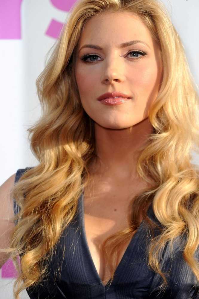 VadersFist501st's tweet photo. @THR 👉����❤Replace her with Vikings star Katheryn Winnick!!!🔥🤛💪She's not only a great actress as well as gorgeous, she's also a dead ringer for Captain Marvel.  ⚔Viking fans love her too. Katheryn Winnick would be a much better choice. 💯❤#Marvel #KatherynWinnick #CaptainMarvel2 https://t.co/KU2u6HJK8f