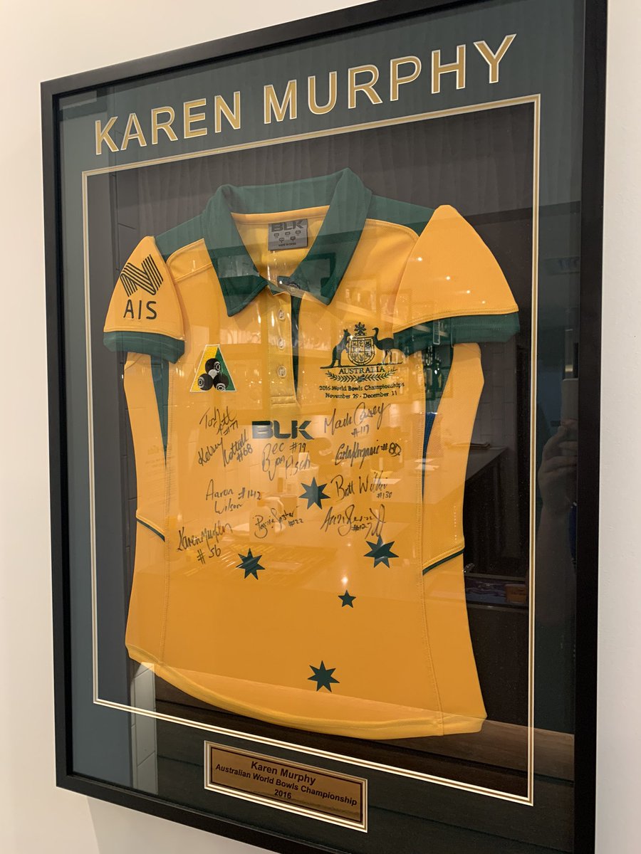 ClubPPoint's tweet image. Finally put up our @KMBowlsClinics signed 2016 world champs jersey. Many thanks to Karen for getting it signed it looks terrific from the bar! #straighttothepoolroom #HGB