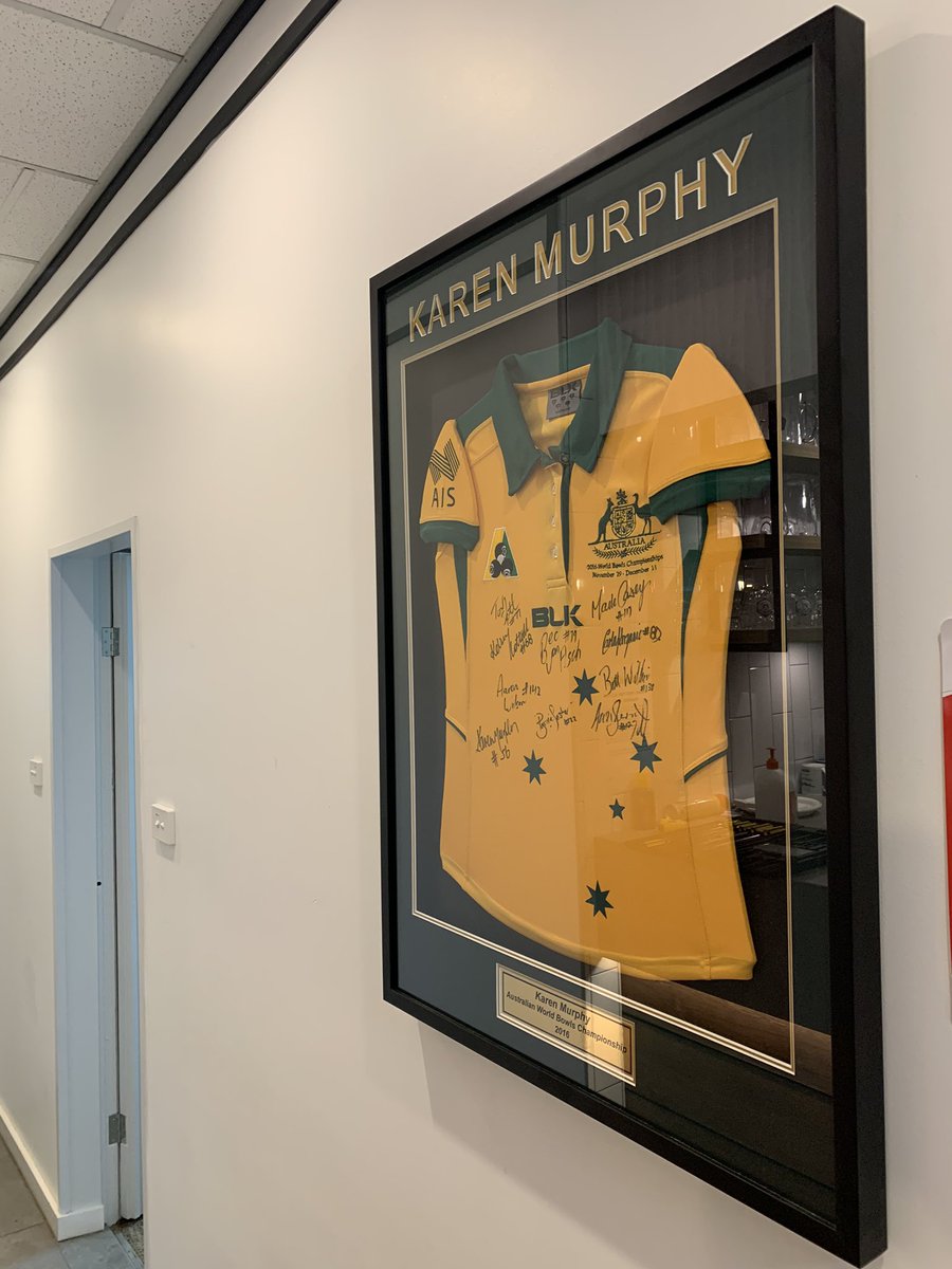ClubPPoint's tweet image. Finally put up our @KMBowlsClinics signed 2016 world champs jersey. Many thanks to Karen for getting it signed it looks terrific from the bar! #straighttothepoolroom #HGB