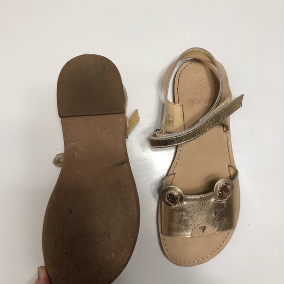 fpnewman1's tweet photo. So good I had to share! Check out all the items I'm loving on @Poshmarkapp #poshmark #fashion #style #shopmycloset #gap #miniboden #burtsbeesbaby: https://t.co/bTnMg4m3II https://t.co/XAA6rChNAE