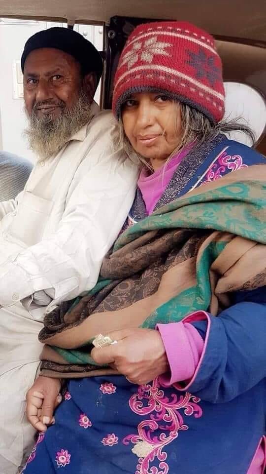 MBilalLakhani's tweet photo. Rickshaw driver: meet my wife. I can't leave her at home because she gets afraid of living alone. She had several miscarriages and we don't have children so I don't want to leave my wife alone. Via Ali K Chishti
#ExtraordinaryPakistani #HumansOfPakistan https://t.co/KqBVGhmAJD