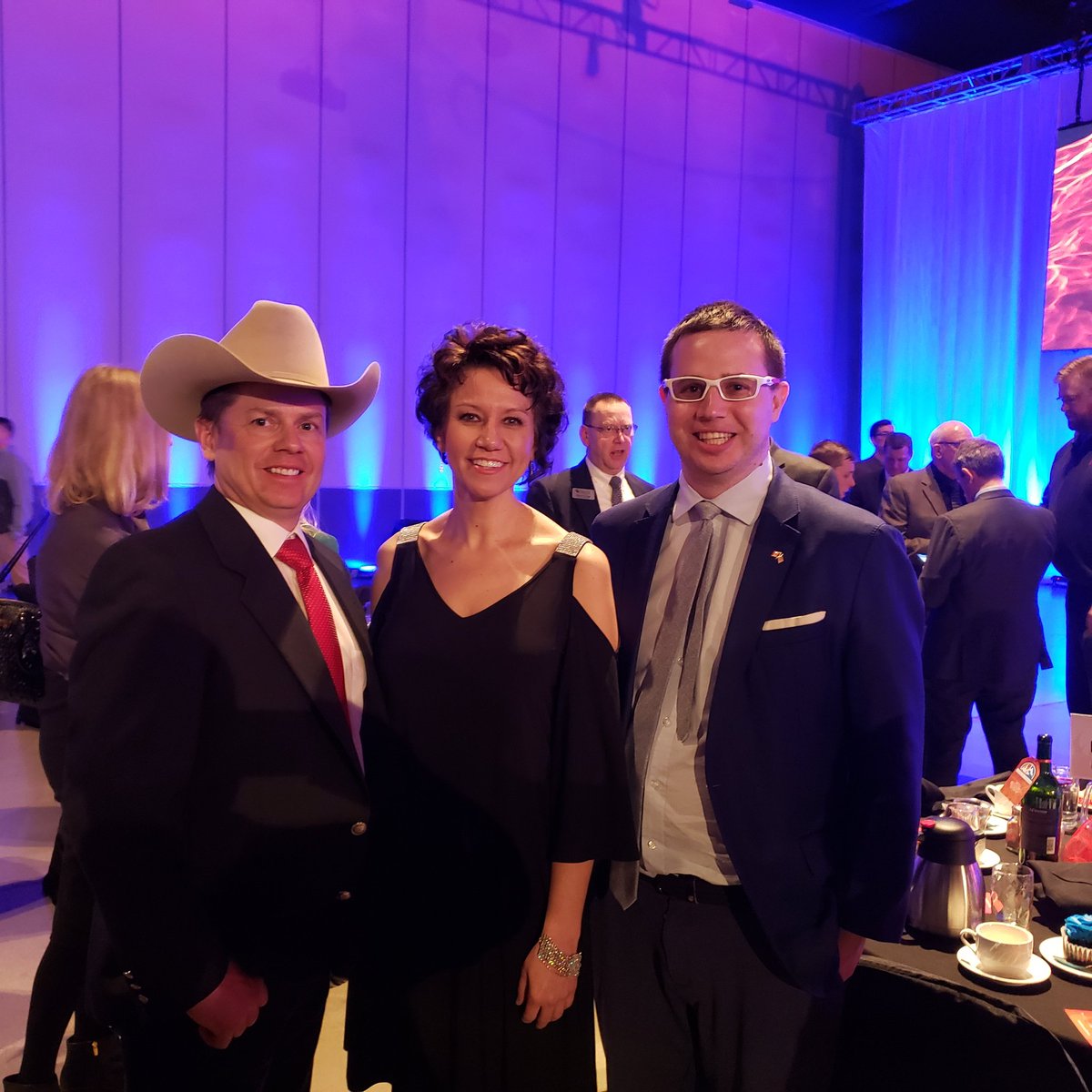 S_Buchta's tweet photo. Beef๐ฅฉ was for dinner at #AnnualDinner2020. Supporters for #USMCA ag trade at our table๐ฝ. Julie is Executive VP at ND Stockmen's Association. Chad has judged supreme at Agribition. Clearly #AgPartners. Wishing them all the best at their angus sale Feb 1. #CanadaInND https://t.co/OeoFi2ui7I