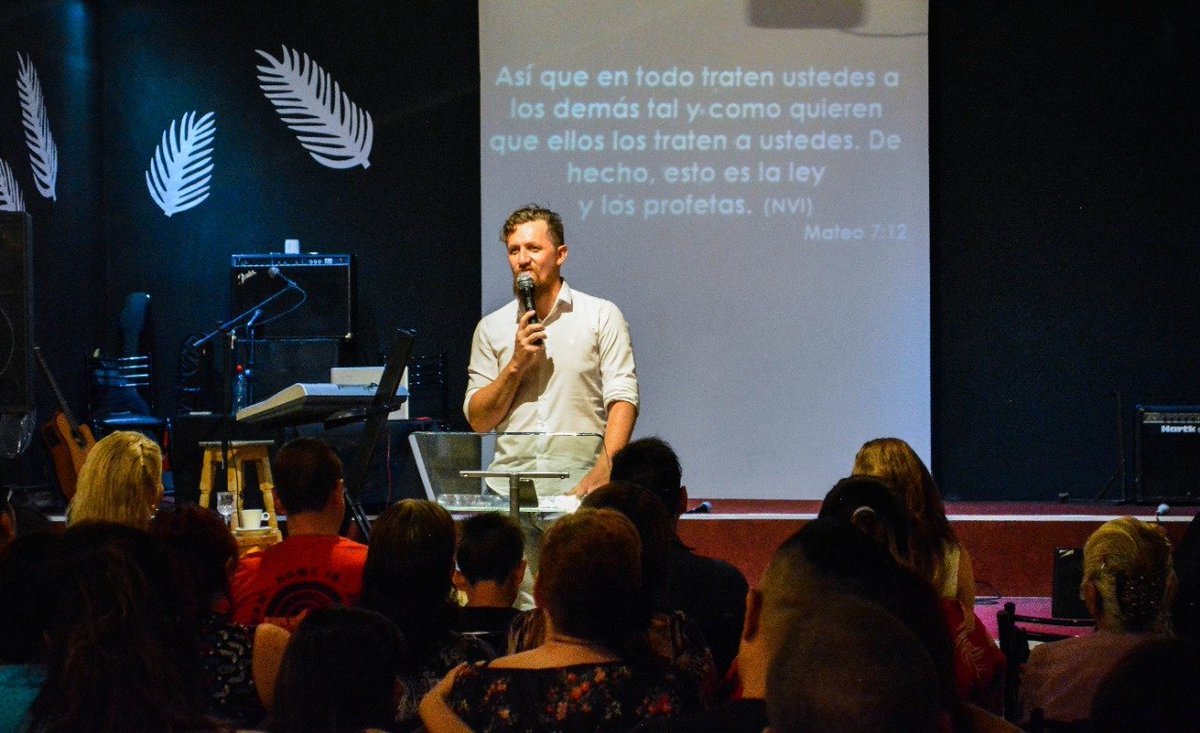 CitaconlaVidaTW's tweet photo. #JuevesDePoder
Fuimos alentados a tomar la iniciativa en nuestra relación con Dios y con las personas que nos rodean, a pedir, buscar y tocar la puerta de los cielos con fe de que conforme a Su voluntad obtendremos respuesta.
#CitaConLaVida #Trelew #LaIglesiadelaFamilia https://t.co/edIfIUZnb7
