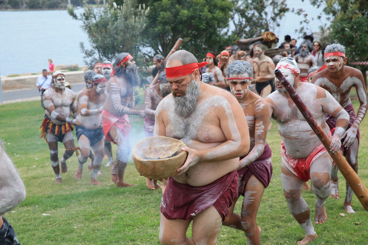 This Sunday morning, rise with the sun and celebrate the world's oldest living culture at Walumil Lawns at Barangaroo Reserve. Join local elders, and Aboriginal dancers and singers for the WugulOra Morning Ceremony. ⚫️☀️🔴
Find out more ➡️ barangaroo.com/see-and-do/wha…