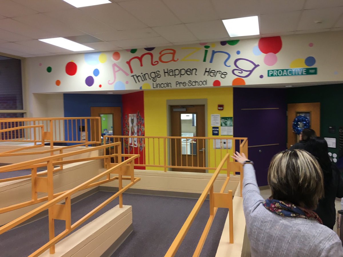 MoltenisMarvels's tweet photo. Loved the cheerful & inspiring murals found all over the school walls in #claycenter ๐ โฆWhoโs with me?โฉ โฆ@SMSD_Corinthโฉ https://t.co/UPfgqhe8Y8