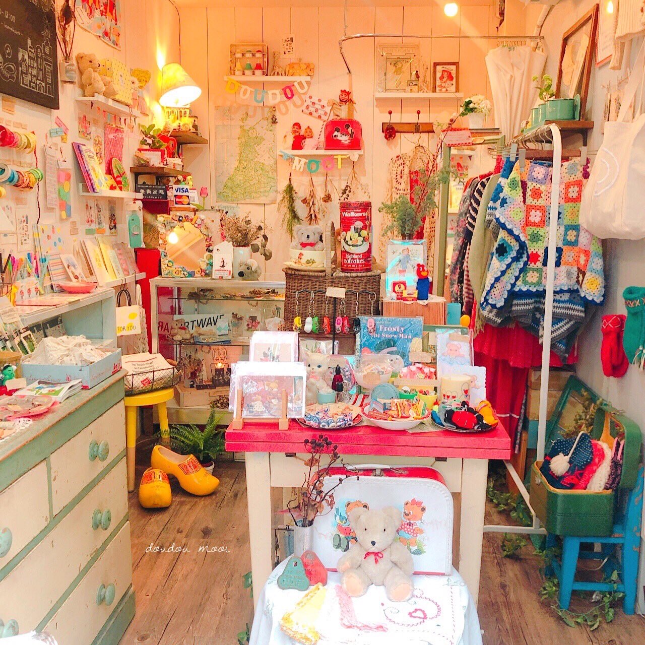 鎌倉小さな雑貨屋 Doudou Mooi 今日も元気にopenしてます お近くにお越しの際は小さな小さな雑貨屋へ ぜひお気軽にお立ち寄り下さい お待ちしております 鎌倉 小町通り 路地 雑貨屋 Doudoumooi T Co 3qxfan6uka Twitter