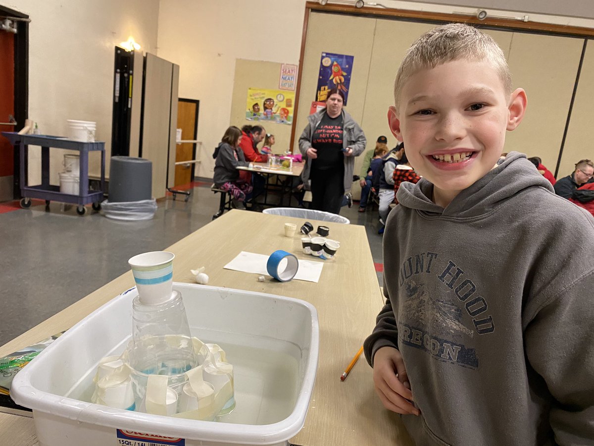 brookwoodbobcat's tweet photo. STEAM Night was a huge hit! So much fun to see students working on engineering projects & problem solving with their families. #bkesrocks #hsdsteam https://t.co/rAqJZBZw0N