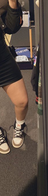 Papi__Hardest's tweet photo. @clarencenyc @_lexusxox Am I the only one who noticed her  leg ?👀🤣 https://t.co/VC0sccR6JJ