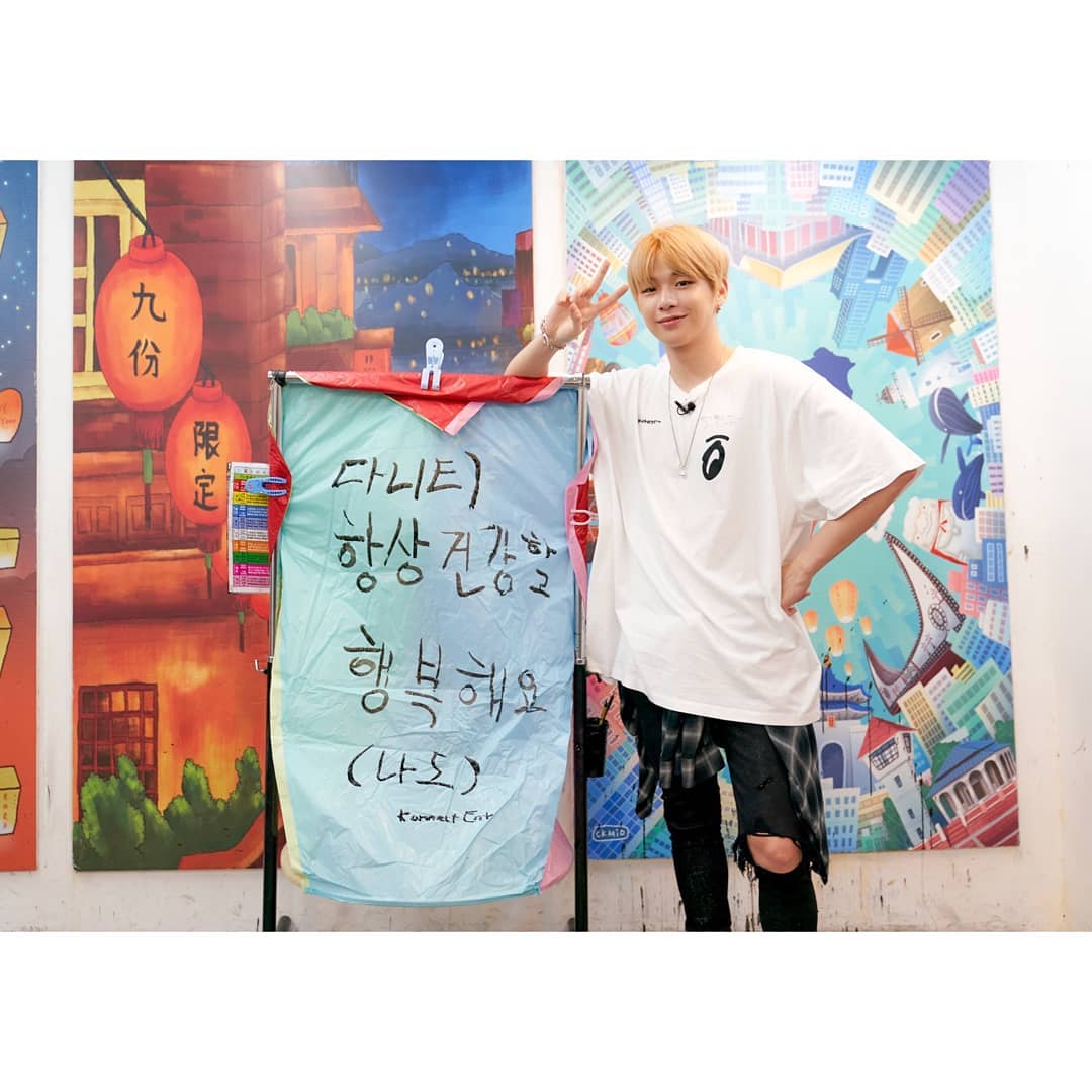 FLOWD_ARi's tweet photo. 새해 복 많이 받으세요🙇♂️🙇♀️
⠀
#녤하인드 #NIELhind #강다니엘 #KANGDANIL
https://t.co/COEkr3x4Pm
#2020withDaniel
#강다니엘_사랑해
#강다니엘_소중해
#강다니엘_행복해
#강다니엘 #KangDaniel
@danielk_konnect https://t.co/q4LOSnUPUh