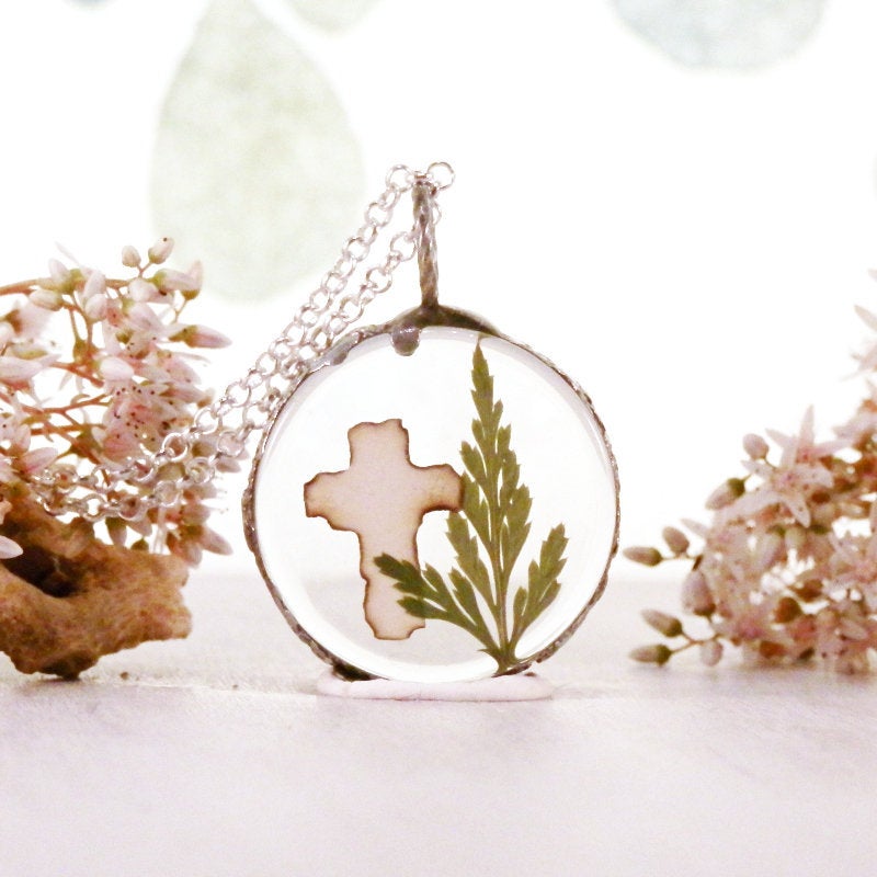 jolieglace's tweet photo. Real fern necklace, fern cross pendant, terrarium jewelry, rustic cross, religious gift, terrarium cross, christian jewelry, pressed plant https://t.co/RjFVAYVwF4 #terrarium #bohochic #handmade #jewelryonetsy #woodland #realflower #boho #RusticCross https://t.co/kbfLw0slOO