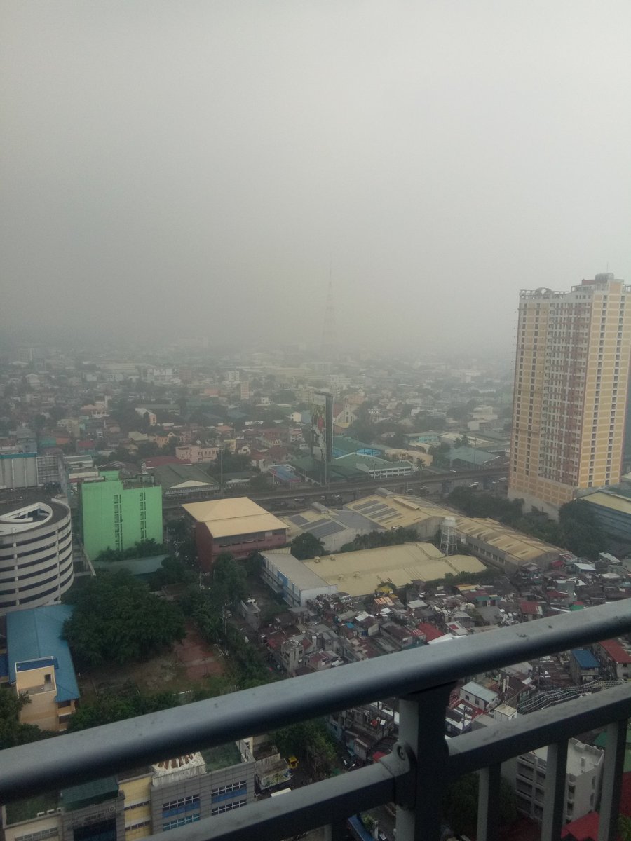 RaymondOnly27's tweet photo. Is this Fog Smog o Ash Fall po ? location Quezon City @earthshakerph
#TaalVolcanoAshfall https://t.co/uJxbP6rCVX
