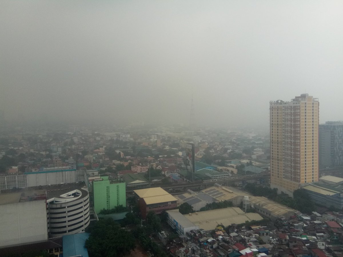 RaymondOnly27's tweet photo. Is this Fog Smog o Ash Fall po ? location Quezon City @earthshakerph
#TaalVolcanoAshfall https://t.co/uJxbP6rCVX