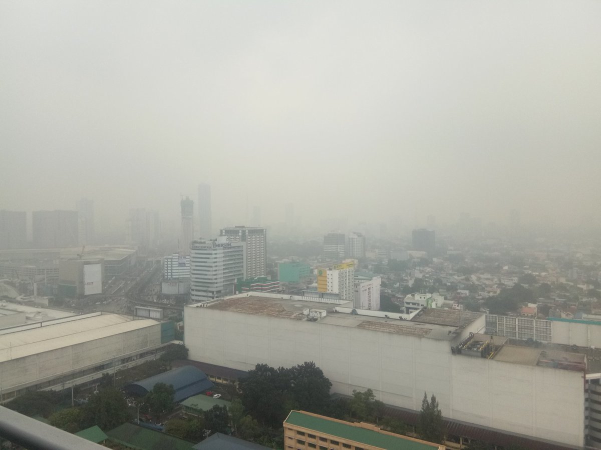 RaymondOnly27's tweet photo. Is this Fog Smog o Ash Fall po ? location Quezon City @earthshakerph
#TaalVolcanoAshfall https://t.co/uJxbP6rCVX