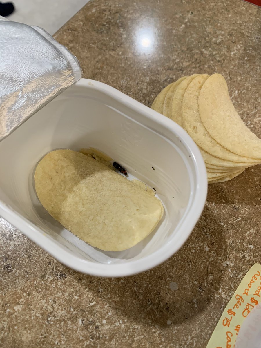 anmiller215's tweet photo. Thanks @Pringles (yes I sent a product complaint, but the world must know) https://t.co/rTqkjqvzjD