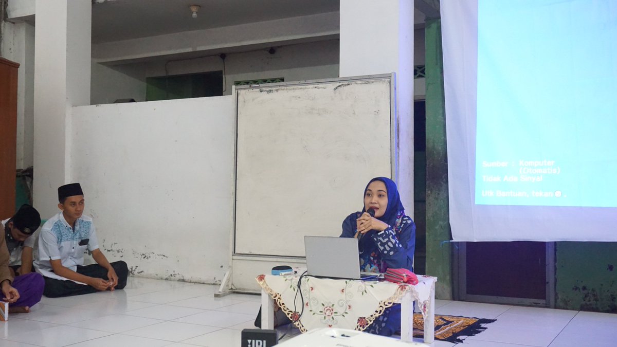 PonpesBesongo's tweet photo. [[SIMULASI TOEFL]]
Bersama Miss Elysa Najachah, M. A. 
.
.
.
#pascalib2020
#dafabesongo
#pesantren
#santriwati
#santri https://t.co/XW134RUeen