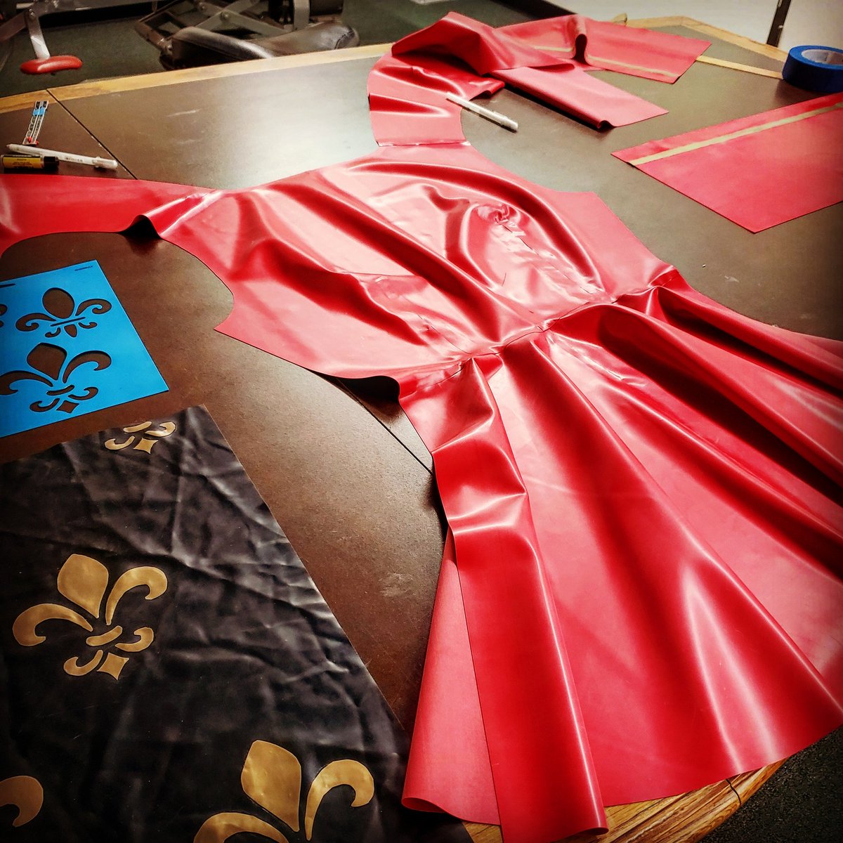 OddityLady's tweet photo. #latex #goodies #myfirsttime #yesmistress #latexfetish https://t.co/9bWpxlRDq8
