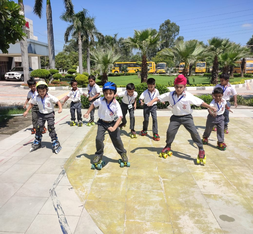 Springfield_IND's tweet photo. Skating a great workout and a wonderful skill.  
#cbse #InternationalBoardingschool #bestboardingschool #activities #Springfieldschool #ambala https://t.co/J1UGAjd5nE