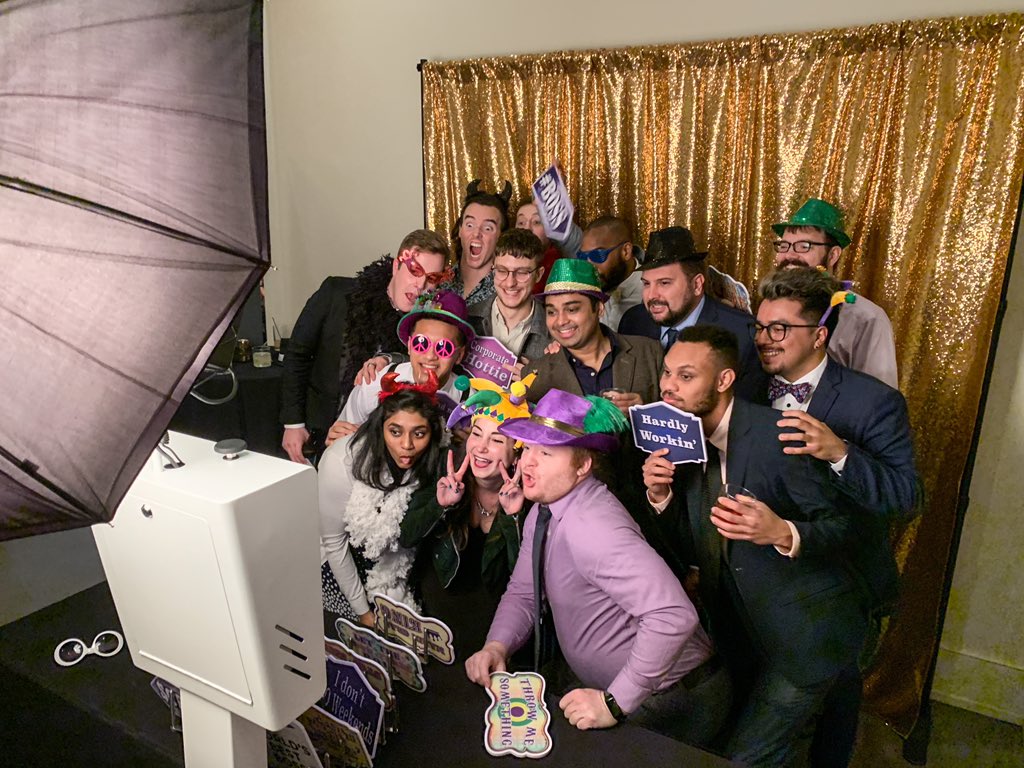 GFXBooth's tweet image. Just a few people in the photo booth. #thatsalotofpeople