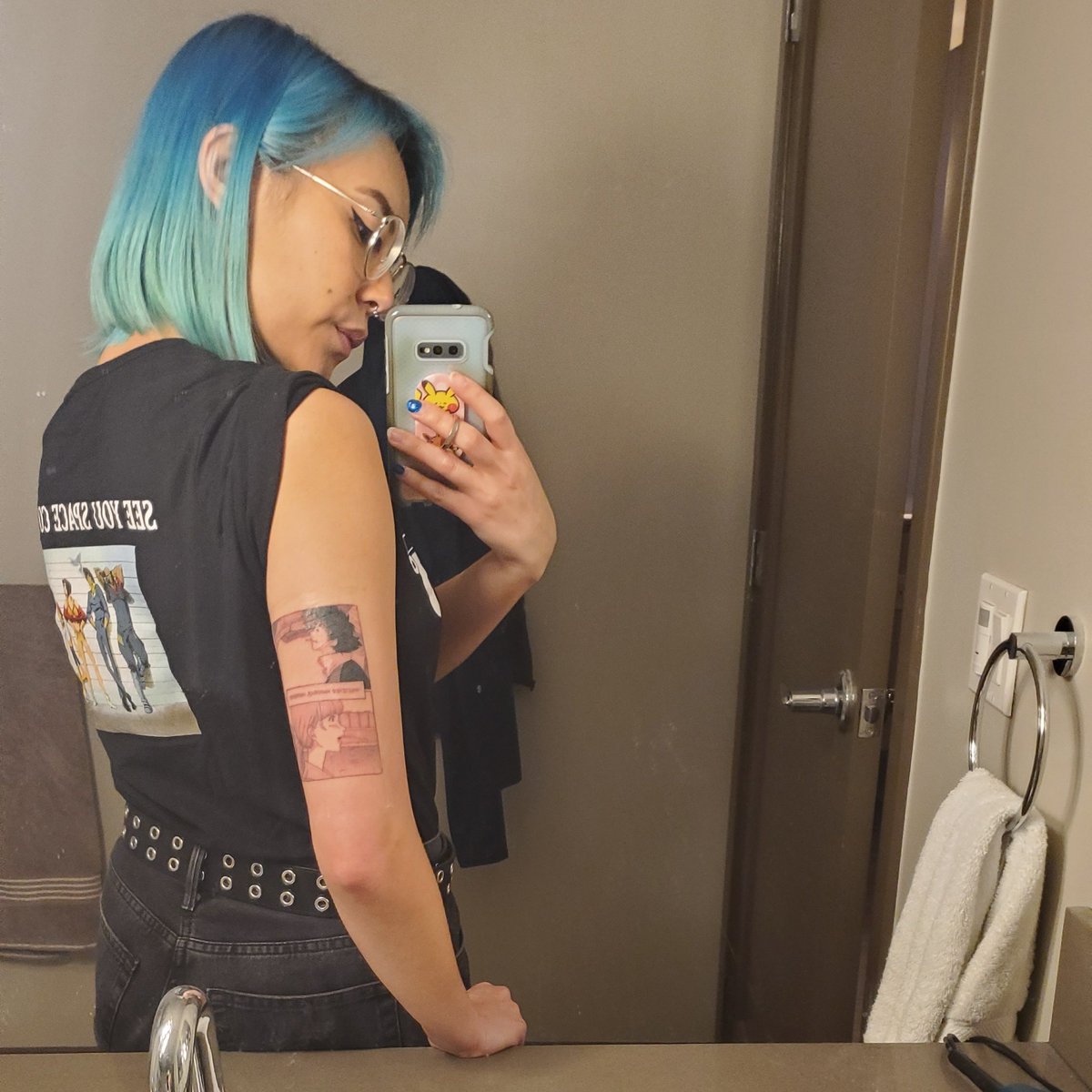 🍎 Mirror, mirror on the wall… who's the most inked of them all? 🖤👑 Say  hello to this alternative Snow White — complete with face, arm and chest  tattoos A full custom, image size:1200x1200