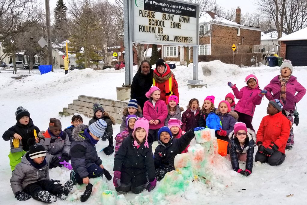 Tdsb_WestPrep's tweet image. Sometimes, impromptu whole school activities are the best ones; bringing everyone together! Look at all the fine fun fortresses of fantasy that our students built!  #STEM #Creative #StudentDriven