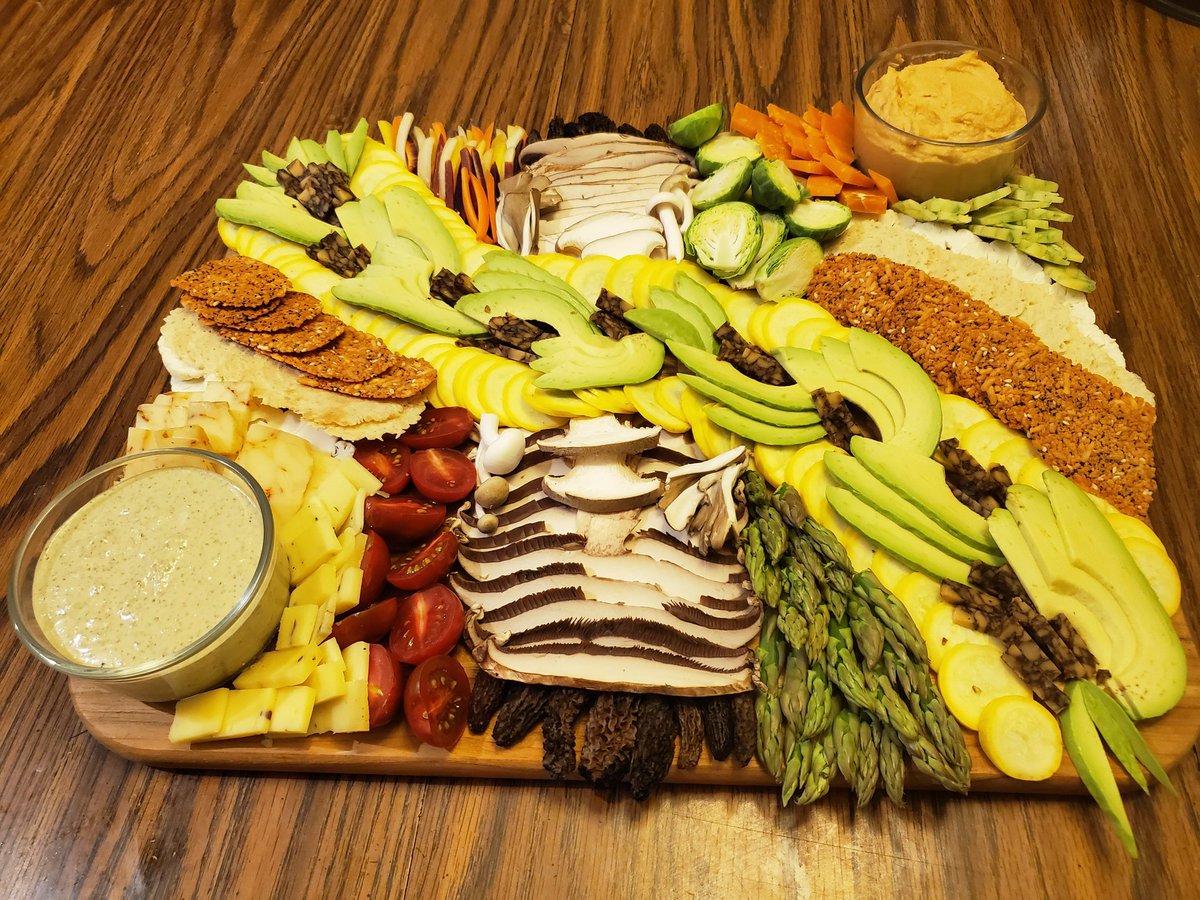 CritSnacks's tweet photo. When a friend finally comes over, it's important to have a tasty snack ready. Caduceus carefully guards his kitchen from intruders, and after getting a bit of this char-meet-cute-rie Board, we know why!
#CriticalRole #themightynom @executivegoth https://t.co/VOaG8OSpxE