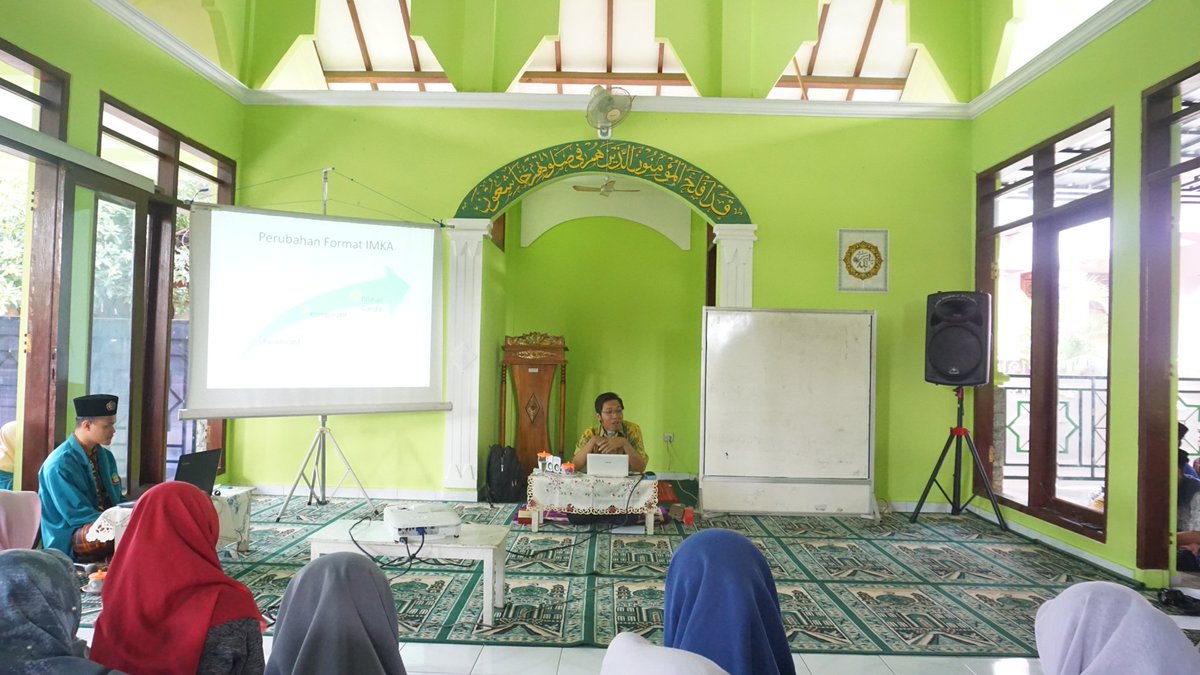 PonpesBesongo's tweet photo. [[SIMULASI IMKA]]
Bersama Pak Fahrun Nadhif, S. Pd., M. Pd. 
.
.
.
#pascalib2020
#dafabesongo
#pesantren
#santriwati
#santri https://t.co/zK9qQDTTzq