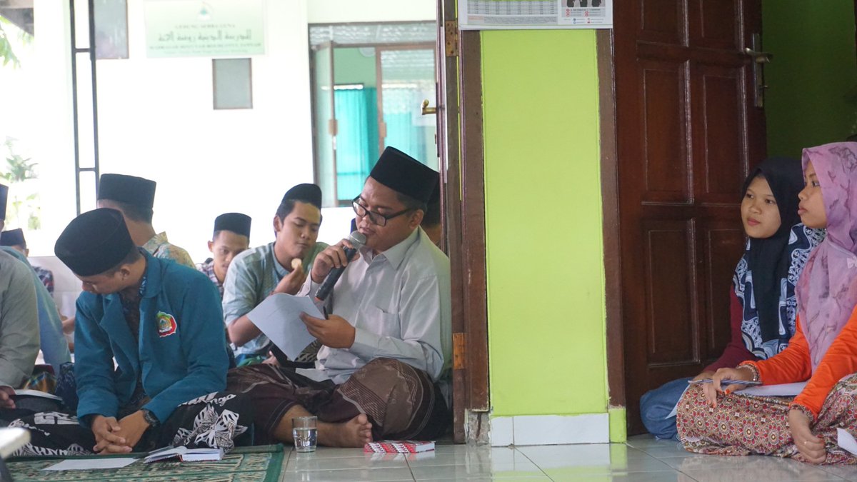 PonpesBesongo's tweet photo. [[SIMULASI IMKA]]
Bersama Pak Fahrun Nadhif, S. Pd., M. Pd. 
.
.
.
#pascalib2020
#dafabesongo
#pesantren
#santriwati
#santri https://t.co/zK9qQDTTzq