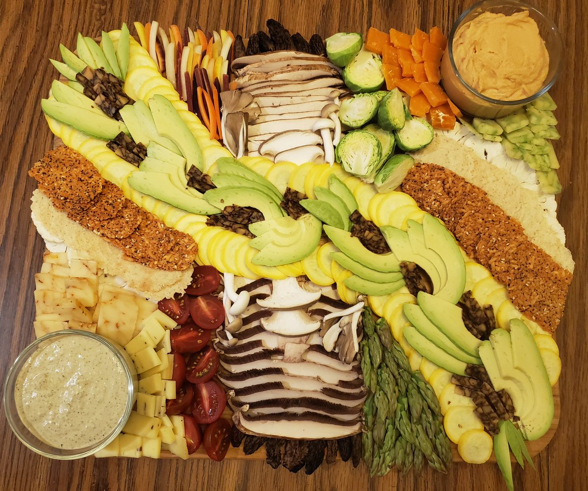 CritSnacks's tweet photo. When a friend finally comes over, it's important to have a tasty snack ready. Caduceus carefully guards his kitchen from intruders, and after getting a bit of this char-meet-cute-rie Board, we know why!
#CriticalRole #themightynom @executivegoth https://t.co/VOaG8OSpxE