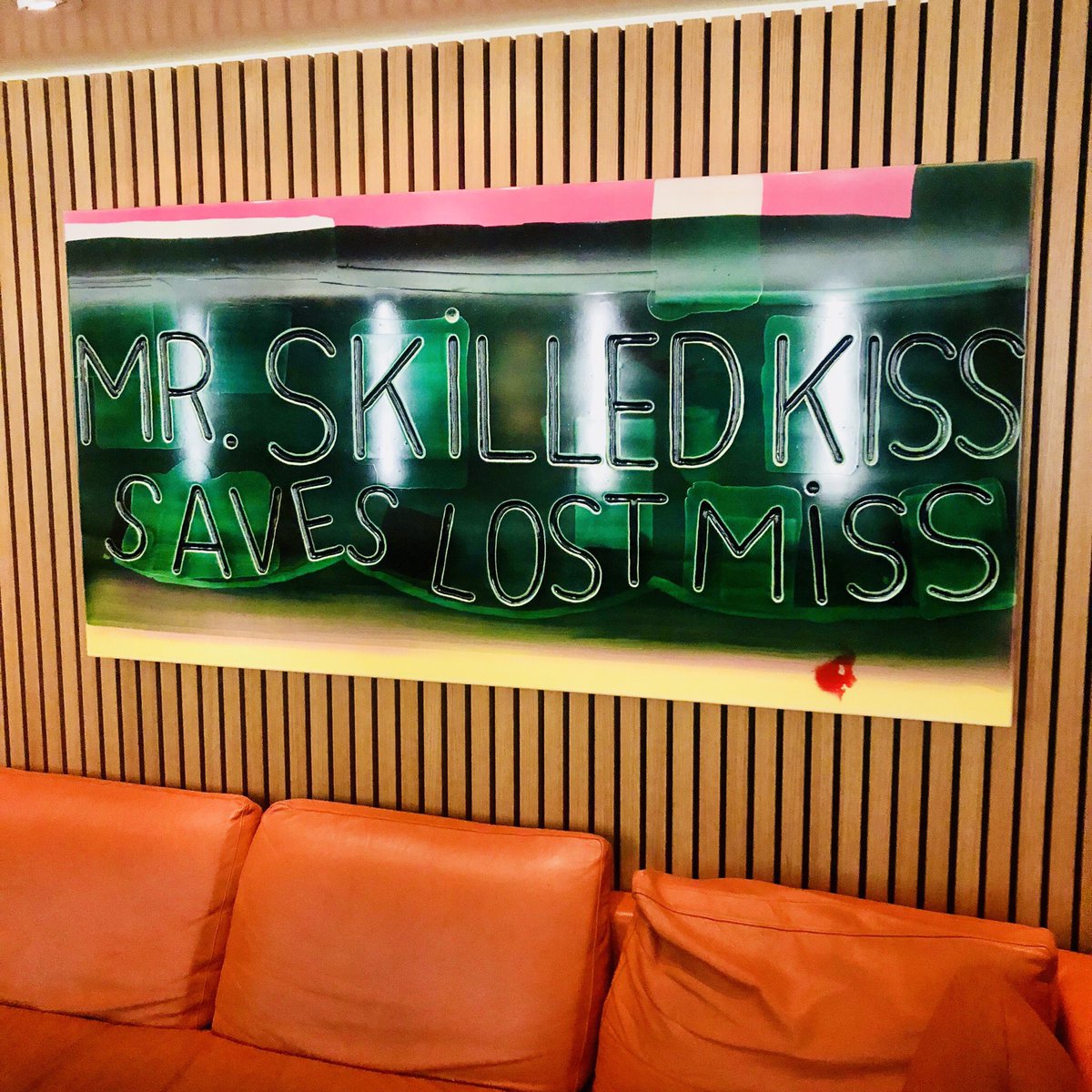 This means absolutely nothing in English. But maybe that’s my jet lag speaking... 😂 #language #learnenglish #english #englishexpressions #art #bathroomart #restaurant