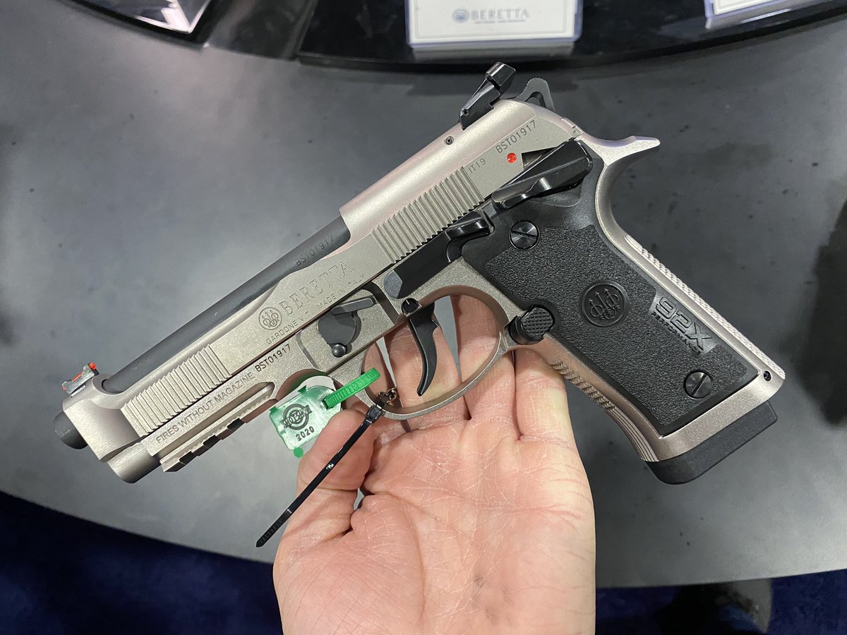 ベレッタ EPBW5O0UcAMT3DL.jpg