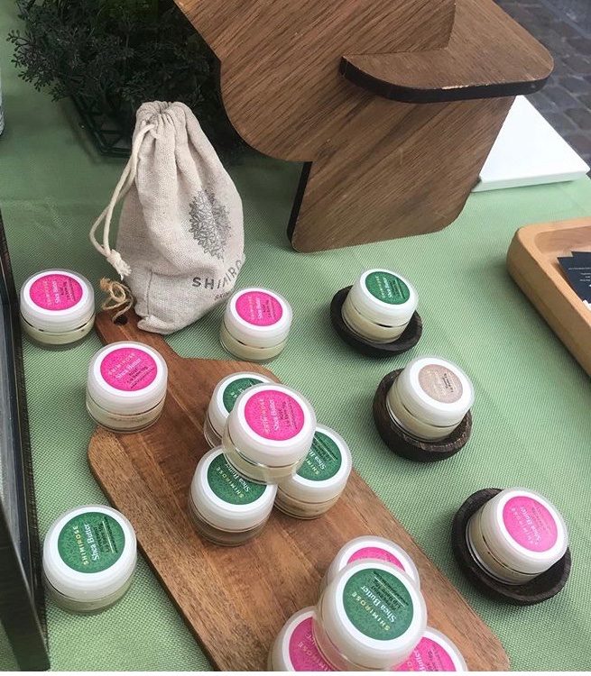 SHIMIROSE's tweet photo. Keep those lips kissable. Our little Shea Butter lip balms are now available online. Or find Shimirose @ovalfarmersmarket on Saturday 25 January 2020. This will be our first time trading at the Market, so please come and say hello #newbie #saturdaymarket #roselipbalm #lips https://t.co/FpRwbT1913