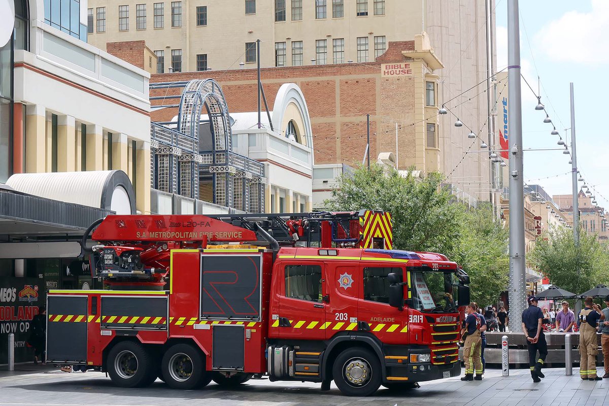 schs448's tweet photo. @SA_MFS @APFFCHARITY Raising funds for SA bushfire victims in Rundle Mall today #sametropolitanfireservice #samfs #australianprofessionalfirefightersassociation #apff #rundlemall #adelaide #southaustralia #bushfire #raisingfunds #rosenbauer #fireandrescue https://t.co/enFeWCbI0F