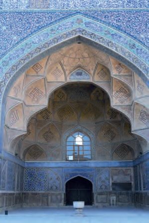 Another gorgeous mosque is today's Iranian cultural heritage site. Masjed-e Jāmé of Isfahan (Friday mosque) has been a Unesco World Heritage site since 2012. It is one of the oldest mosques still standing in Iran, built during the Umayyad dynasty.