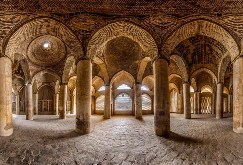 Another gorgeous mosque is today's Iranian cultural heritage site. Masjed-e Jāmé of Isfahan (Friday mosque) has been a Unesco World Heritage site since 2012. It is one of the oldest mosques still standing in Iran, built during the Umayyad dynasty.