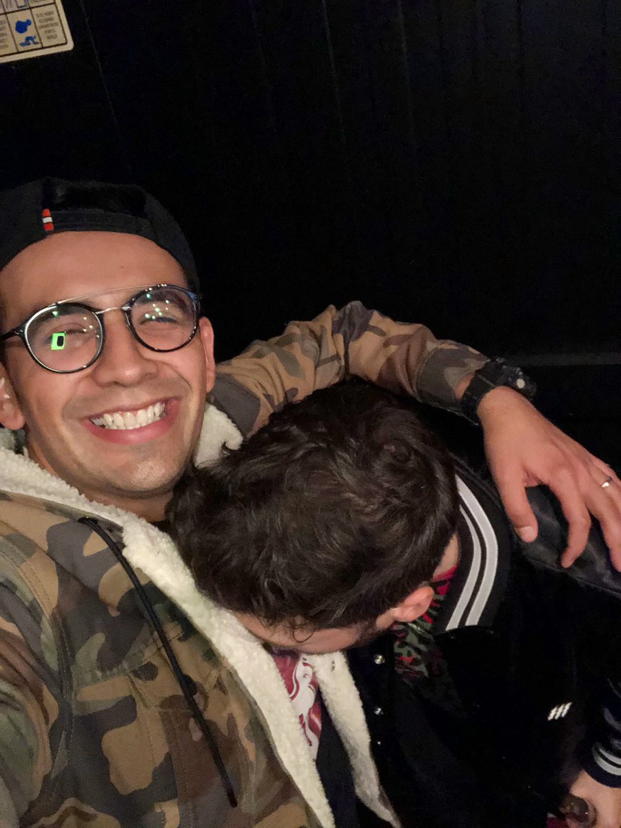 elcapiperez's tweet photo. Qué chingonería de especial @ALEXFDZ 
(Me dio un besito en mi pechito por lo de LOL) https://t.co/jvpqCTyqJe