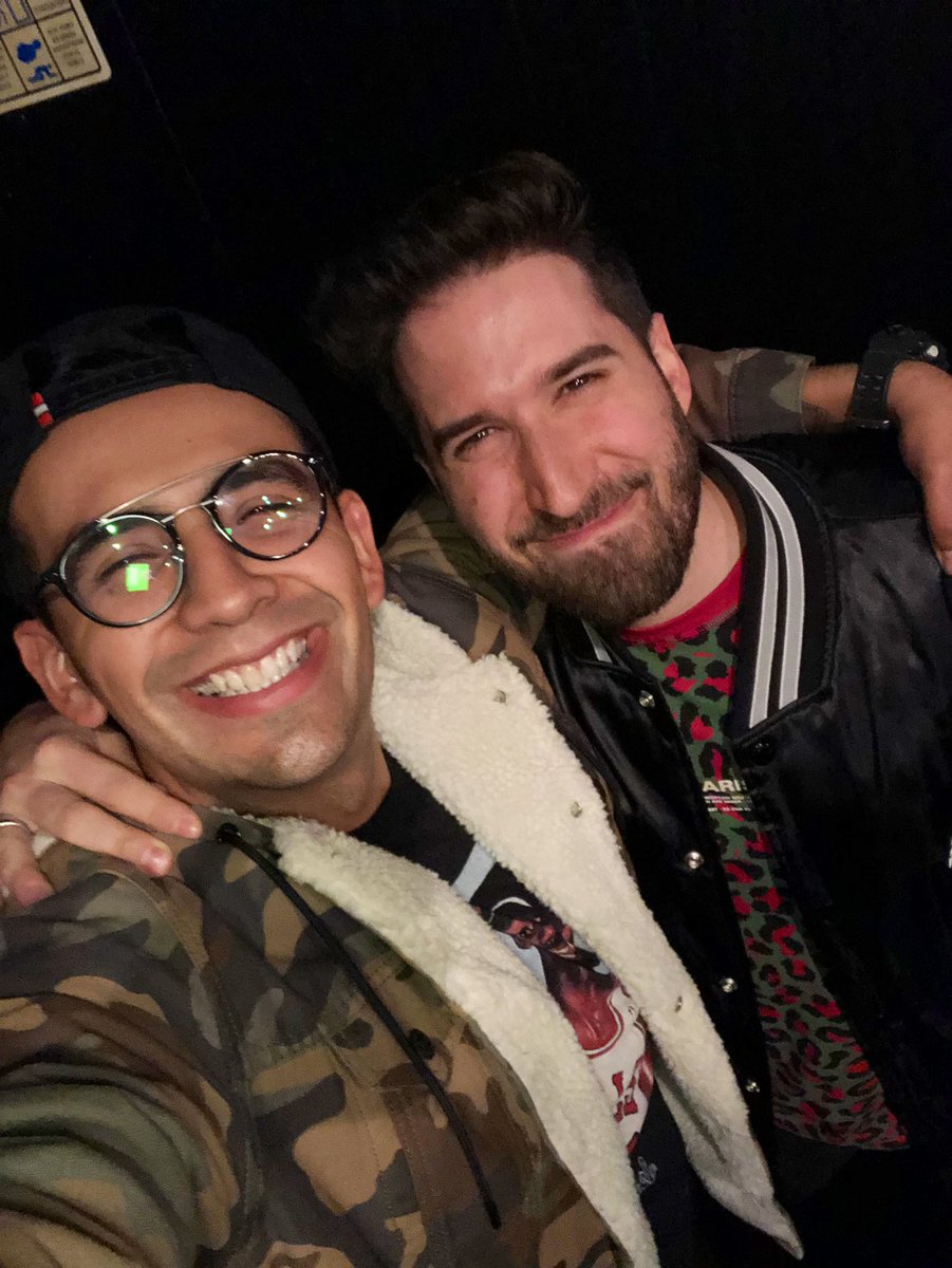 elcapiperez's tweet photo. Qué chingonería de especial @ALEXFDZ 
(Me dio un besito en mi pechito por lo de LOL) https://t.co/jvpqCTyqJe