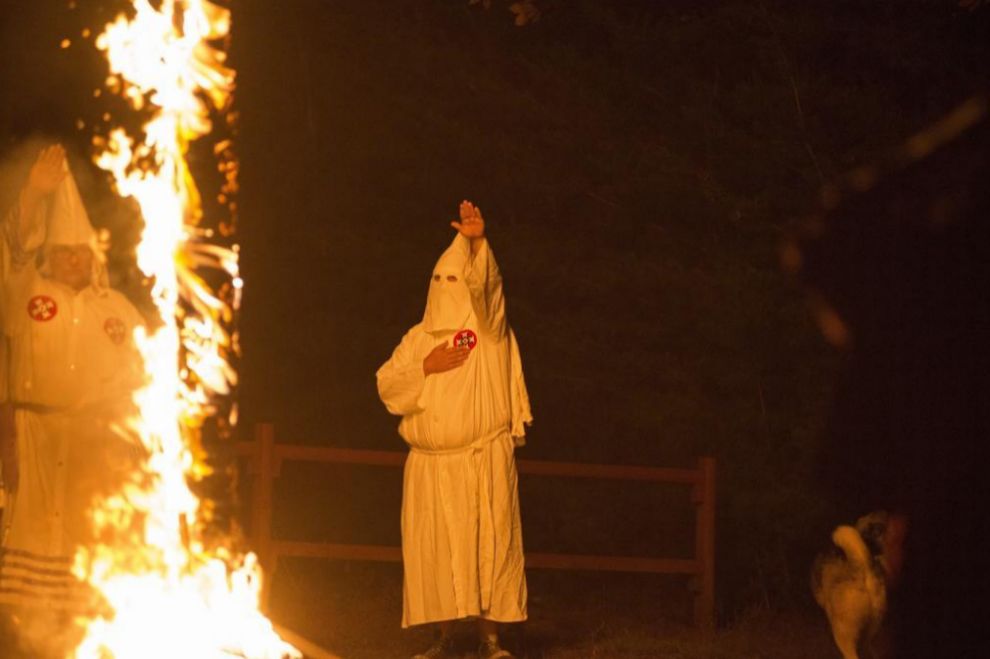 Nathaliemaxtine's tweet photo. la voilà la fameuse retraite aux flambeaux de la France insoumise. #melenchonpyromane https://t.co/Bs1MH8Wcbd