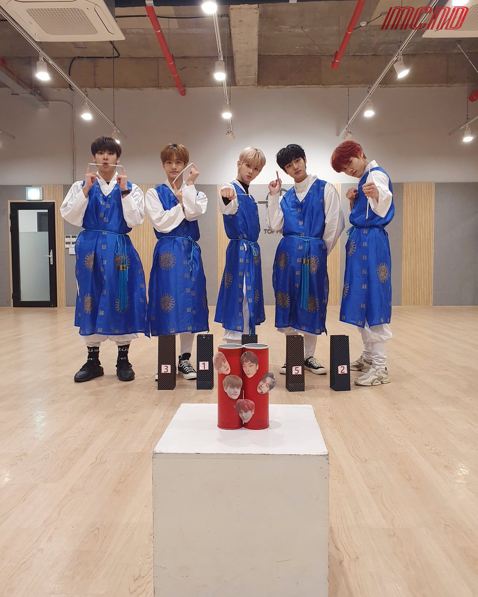 새해 맞아 꽃도령님이 되어 나타난 #MCND 🌸

#캐슬제이 #Castle_J #빅 #BIC #민재 #MINJAE #휘준 #HUIJUN #윈 #WIN 
#NewYear #새해 #새해복많이받으세요
#티오피미디어 #TOPMEDIA